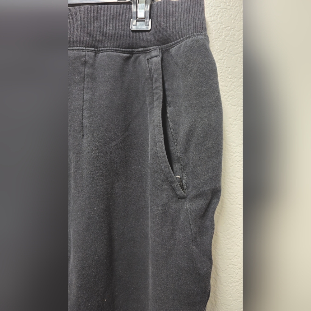 Lululemon joggers - Picture 2 of 6